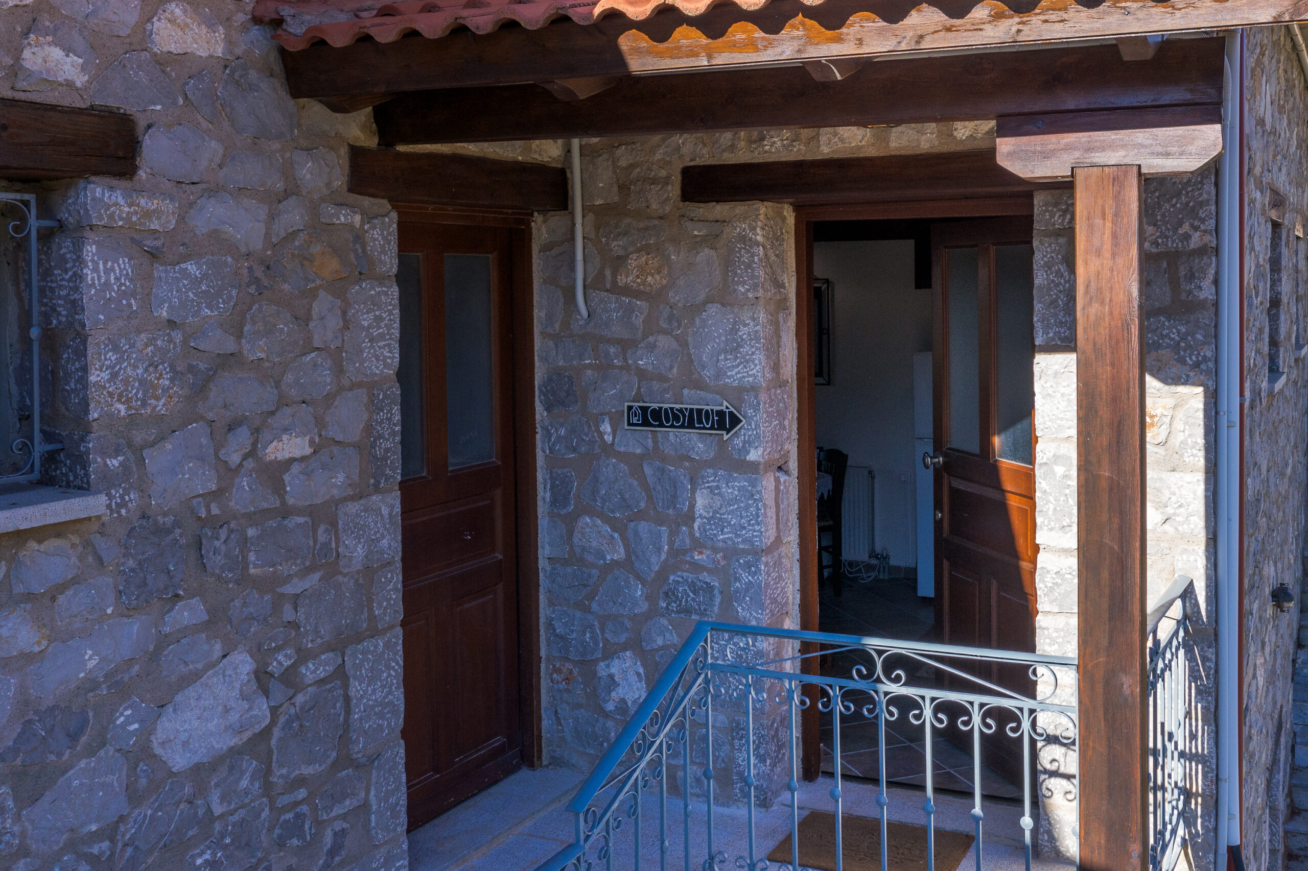 Cosy Loft and Parnassos stay